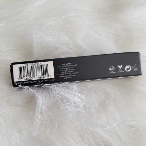 Aesthetica High Impact Pigment Liquid Eyeliner Felt Tip Waterproof Black NEW - Picture 3 of 6